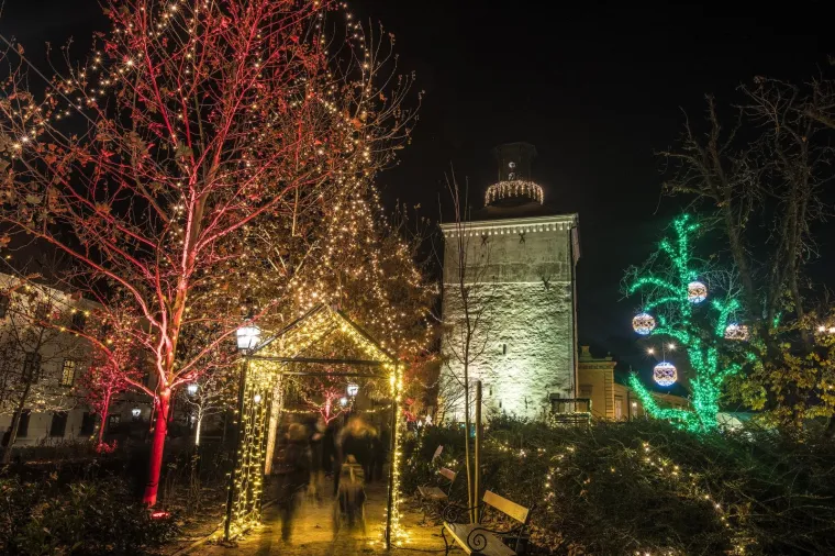 Romantična bajka u srcu Zagreba: Fenjeri i &Scaron;uma Striborova oživjeli božićnu čaroliju