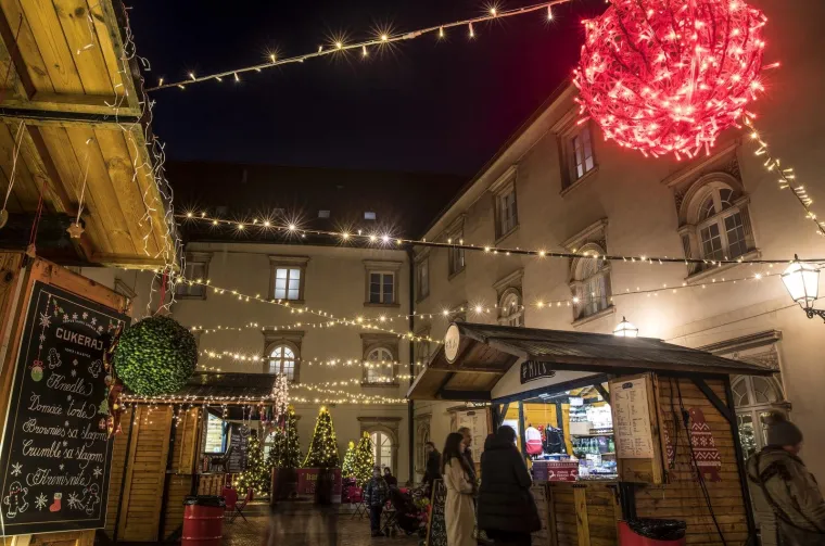 Romantična bajka u srcu Zagreba: Fenjeri i &Scaron;uma Striborova oživjeli božićnu čaroliju