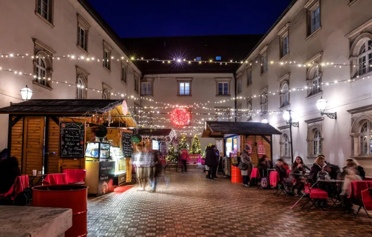 Romantična bajka u srcu Zagreba: Fenjeri i &Scaron;uma Striborova oživjeli božićnu čaroliju