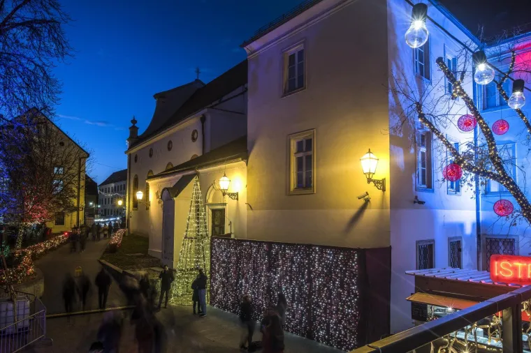 Romantična bajka u srcu Zagreba: Fenjeri i &Scaron;uma Striborova oživjeli božićnu čaroliju