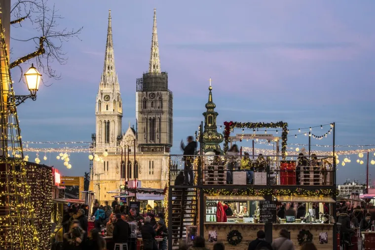 Romantična bajka u srcu Zagreba: Fenjeri i &Scaron;uma Striborova oživjeli božićnu čaroliju