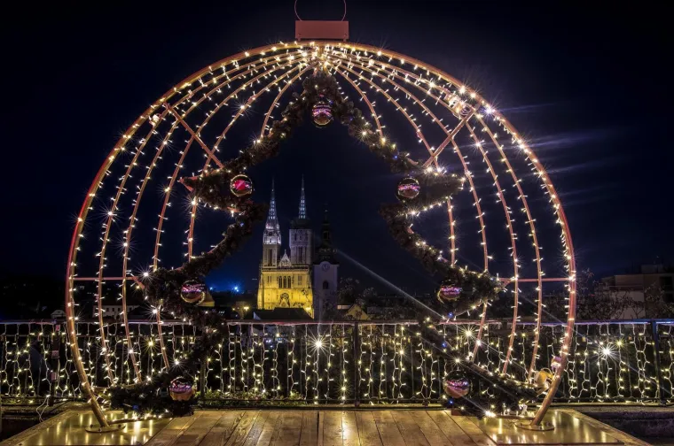 Romantična bajka u srcu Zagreba: Fenjeri i &Scaron;uma Striborova oživjeli božićnu čaroliju