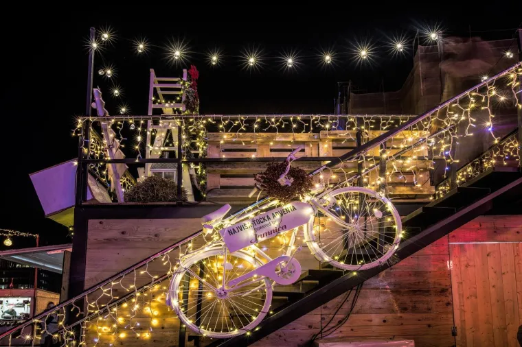 Romantična bajka u srcu Zagreba: Fenjeri i &Scaron;uma Striborova oživjeli božićnu čaroliju