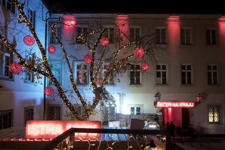 Romantična bajka u srcu Zagreba: Fenjeri i &Scaron;uma Striborova oživjeli božićnu čaroliju