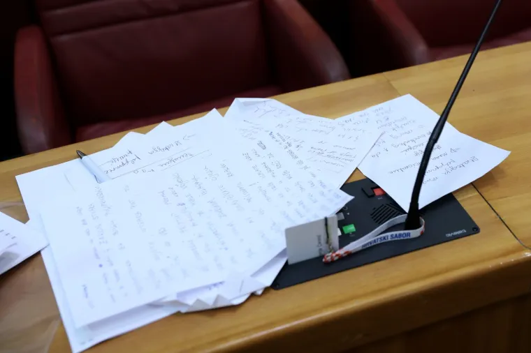 Sabor danas 10. sjednicu i ovogodišnji rad zaključuje glasovanjem o raspravljenim točkama dnevnog reda i zastupnici nakon 20 dana plenarne sjednice u studenom i prosincu odlaze na odmor od mjesec dana.