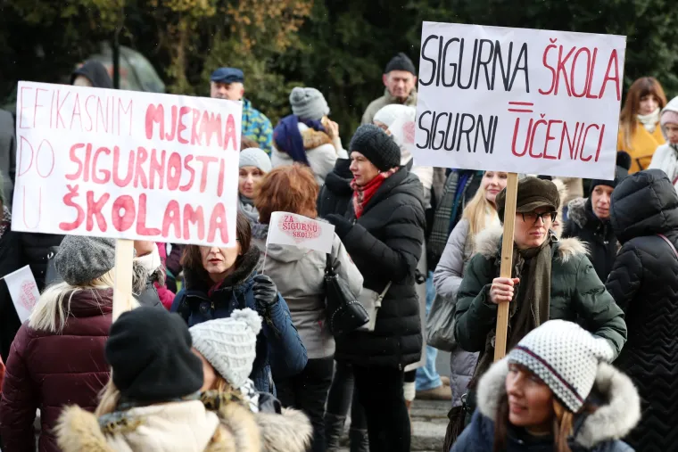 Nekoliko stotina nastavnika mar&scaron;iralo ulicama Zagreba: 'Učitelj nije boksačka vreća'