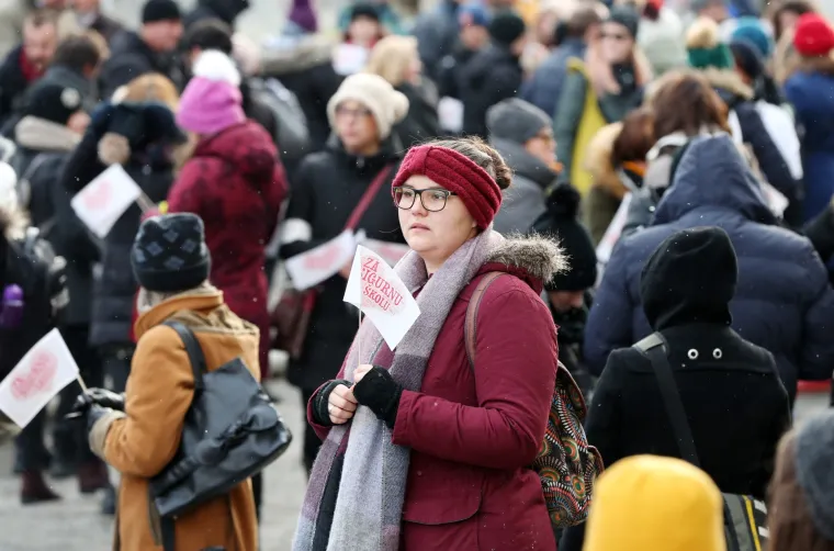 Nekoliko stotina nastavnika mar&scaron;iralo ulicama Zagreba: 'Učitelj nije boksačka vreća'