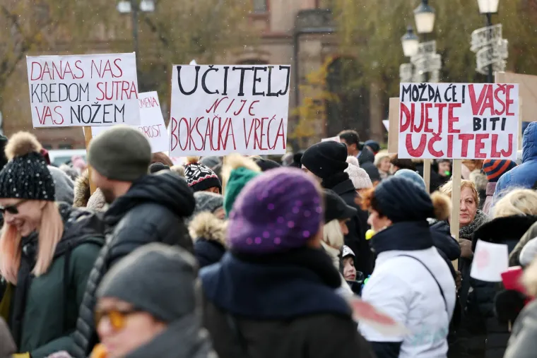 Nekoliko stotina nastavnika mar&scaron;iralo ulicama Zagreba: 'Učitelj nije boksačka vreća'