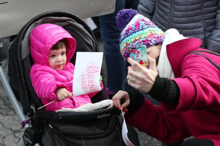 Nekoliko stotina nastavnika mar&scaron;iralo ulicama Zagreba: 'Učitelj nije boksačka vreća'