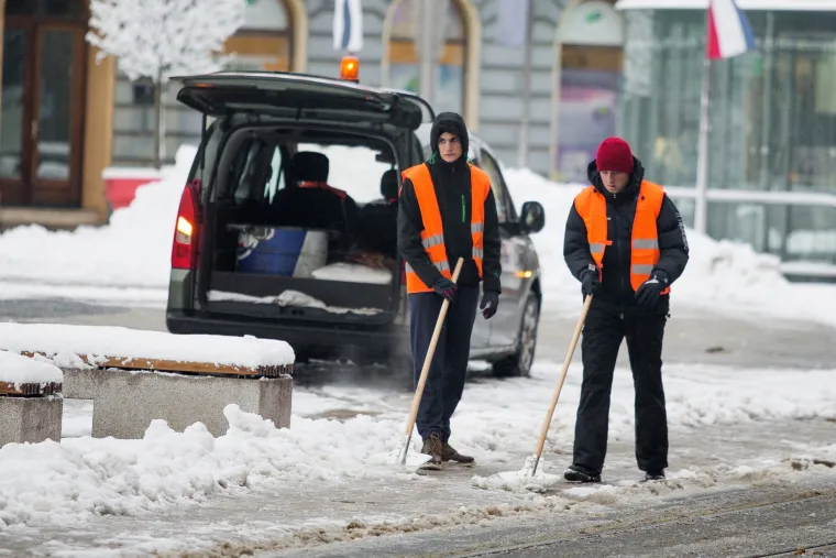 FOTO Zimska čarolija u gradu na Dravi: Snijeg zabijelio ulice Osijeka