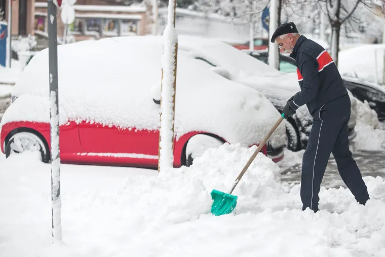 FOTO Zimska čarolija u gradu na Dravi: Snijeg zabijelio ulice Osijeka