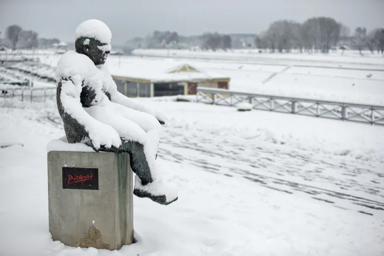 FOTO Zimska čarolija u gradu na Dravi: Snijeg zabijelio ulice Osijeka