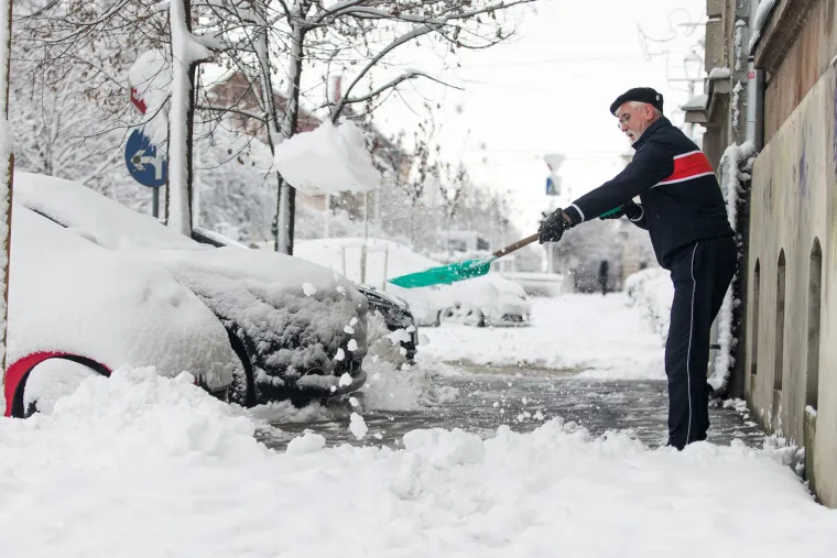 FOTO Zimska čarolija u gradu na Dravi: Snijeg zabijelio ulice Osijeka