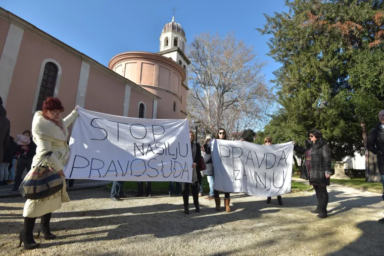 'Pravda za nju': Prosvjed protiv pu&scaron;tanja na slobodu Darka Kovačevića Daruvarca