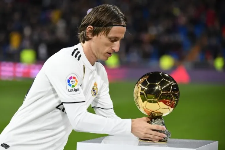 U subotu navečer kultni Santiago Bernabeu mogao je vidjeti Modrićevu Zlatnu loptu.