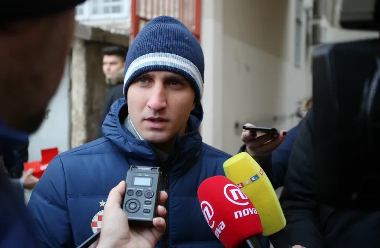 Nogometaši Dinama podjelili su poklone i tople obroke korisnicima pučke kuhinje