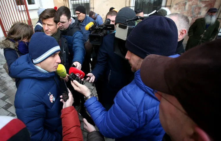 IGRAČI DINAMA POSJETILI SU PUČKU KUHINJU I POKAZALI VELIKO SRCE: Podijelili su čokolade i razveselili prisutne