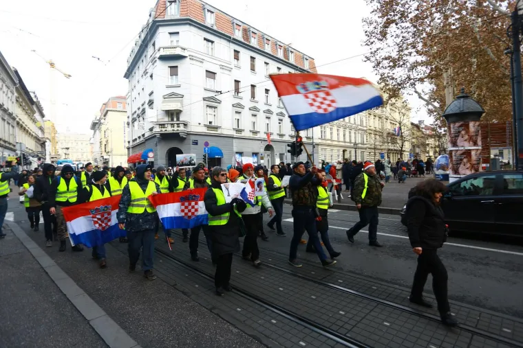 Prosvjed 'žutih prsluka' na Trgu bana Jelačića 15.12.2018.