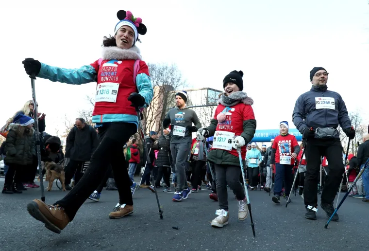Vi&scaron;e od 2.500 kostimiranih trkača i hodača sudjelovalo u Zagreb Advent Runu