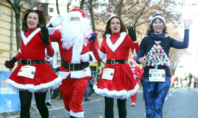 Vi&scaron;e od 2.500 kostimiranih trkača i hodača sudjelovalo u Zagreb Advent Runu