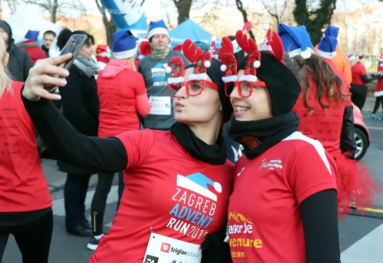 Vi&scaron;e od 2.500 kostimiranih trkača i hodača sudjelovalo u Zagreb Advent Runu