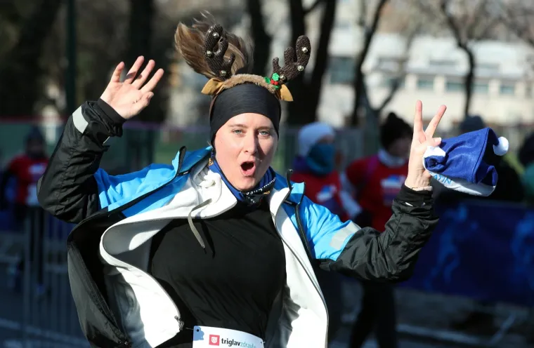 Vi&scaron;e od 2.500 kostimiranih trkača i hodača sudjelovalo u Zagreb Advent Runu