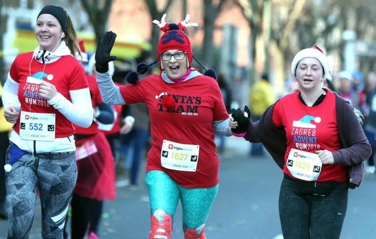 Vi&scaron;e od 2.500 kostimiranih trkača i hodača sudjelovalo u Zagreb Advent Runu