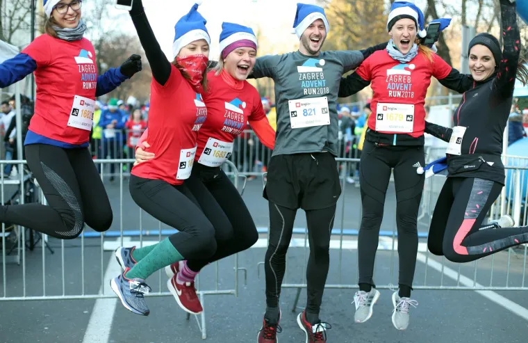 Vi&scaron;e od 2.500 kostimiranih trkača i hodača sudjelovalo u Zagreb Advent Runu