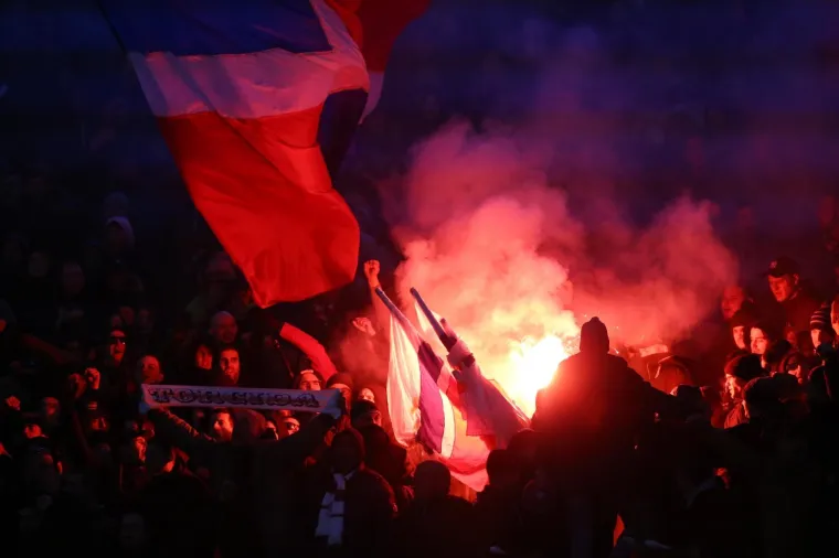 FOTO Derbi Dinama i Hajduka nakratko je prekinut zbog velike bakljade