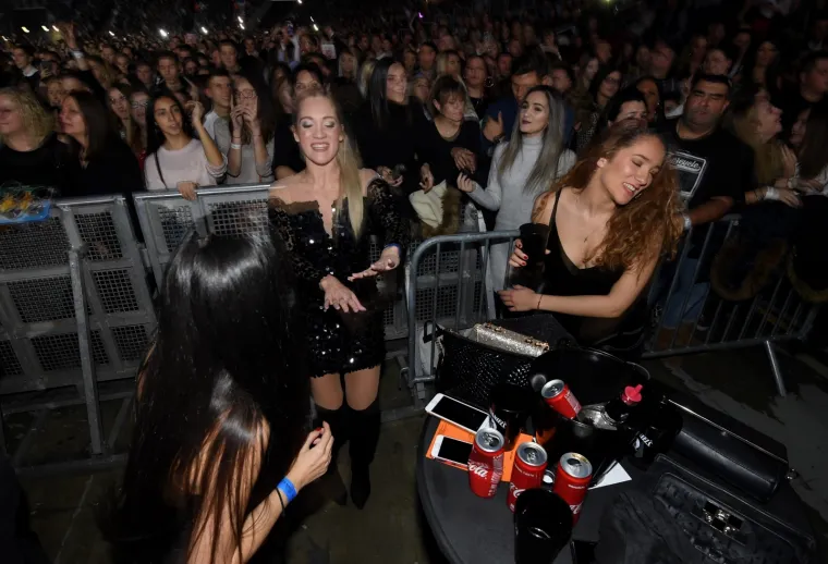 CAJKE OKUPIRALE ZAGREBAČKU ARENU: Severina se nije pojavila, a svi su gledali Karleu&scaron;u