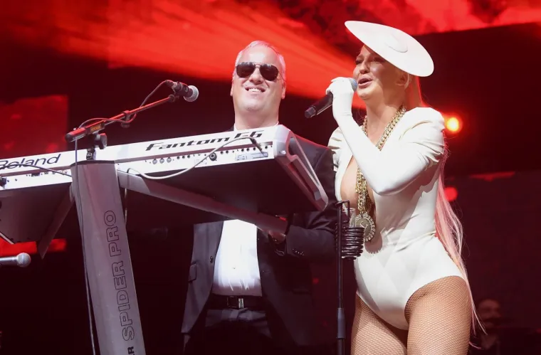 CAJKE OKUPIRALE ZAGREBAČKU ARENU: Severina se nije pojavila, a svi su gledali Karleu&scaron;u