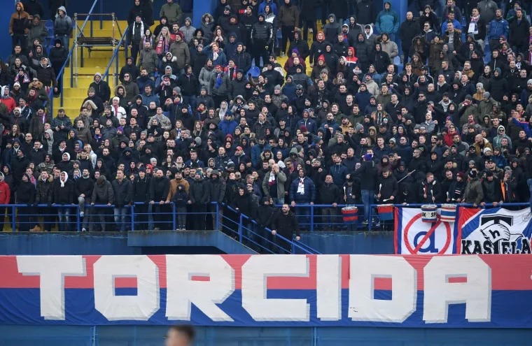 SPEKTAKL NA TRIBINAMA: Navijači zapalili utakmicu, najveći hrvatski derbi u svom punom sjaju