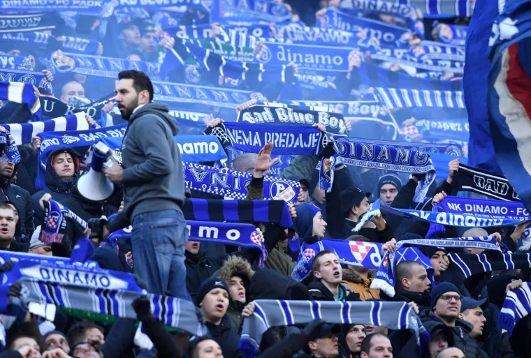 SPEKTAKL NA TRIBINAMA: Navijači zapalili utakmicu, najveći hrvatski derbi u svom punom sjaju