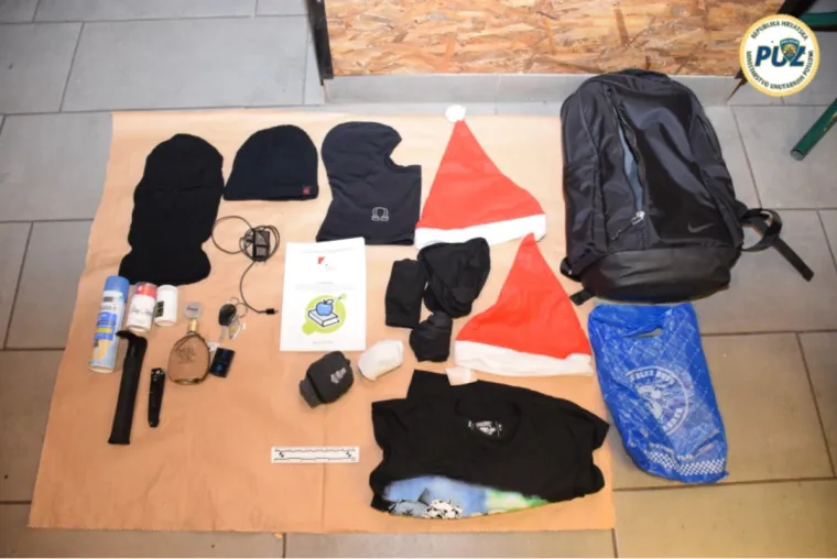 Policajci upali u prostorije BBB-a: Prona&scaron;li oružje, nacističke grafite i pirotehniku