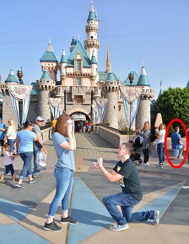 PRAVA AKCIJA ODVIJA SE U POZADINI: Dobro se zagledajte u fotografije i sve će vam biti jasno, za ovo stvarno treba imati peh