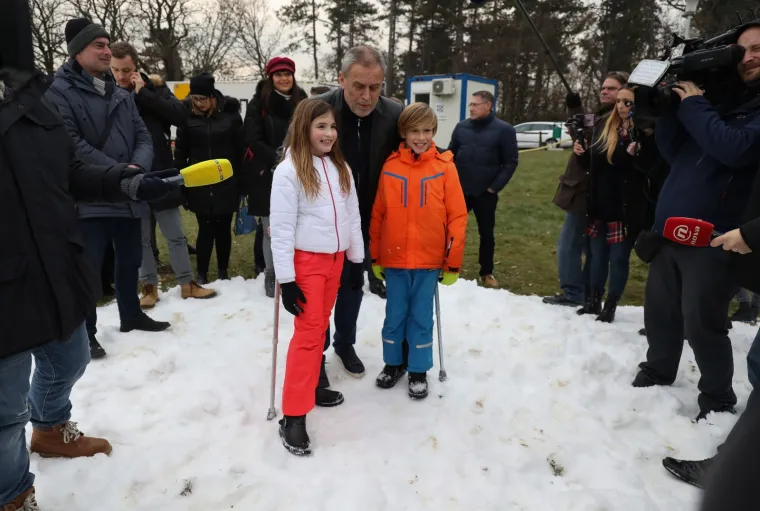 LIVADA NA CMROKU SPREMNA JE ZA SANJKANJE: Gradonačelnika ni &scaron;take nisu spriječile da otvori sezonu