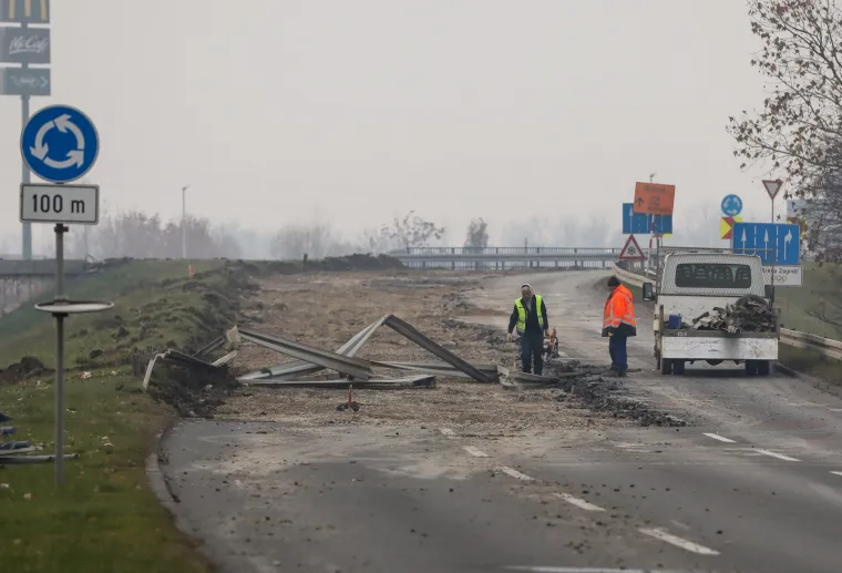 Dio remetinečkog rotora, koji je pro&scaron;le nedjelje zatvoren za promet, sru&scaron;en je zbog rekonstrukcije koja će trajati do 2020. godine