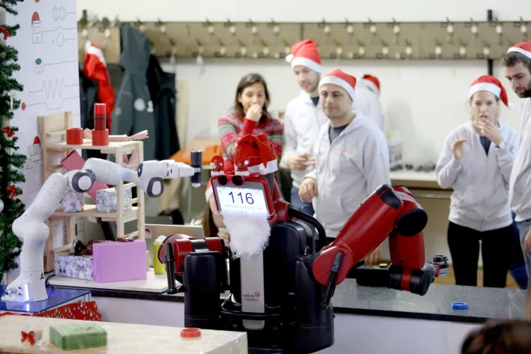 Spektakularno: Roboti u humanitarnoj akciji pripremali i posluživali kuhano vino i kolače!