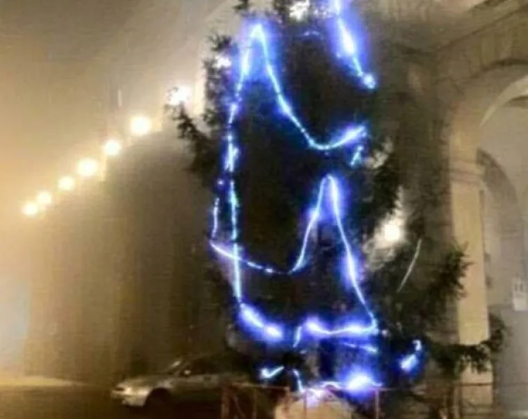 Nismo Grinčevi, ali &scaron;to je ovo? Internet je odabrao TOP 15 najružnijih božićnih jelki