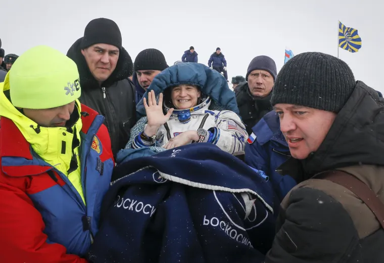 Članovi posade Međunarodne svemirske stanice (ISS) sigurno se vratili na Zemlju