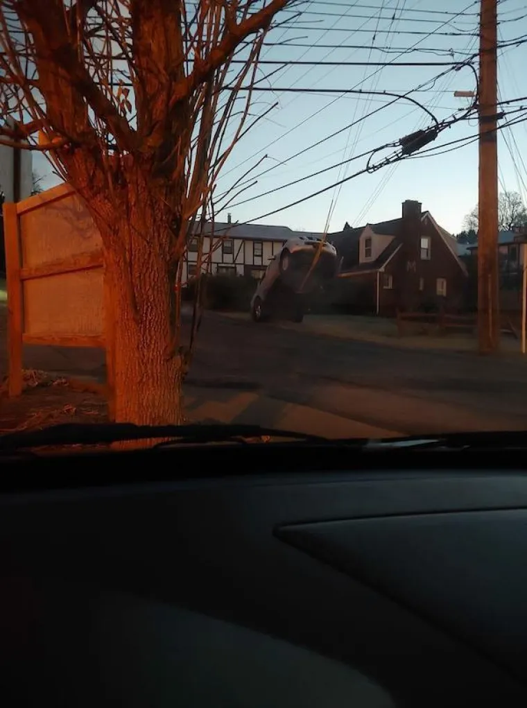 ZA KAOS NA CESTI NE TREBA REKONSTRUKCIJA ROTORA: Dosta je nekoliko ovakvih genijalaca na strate&scaron;kim točkama