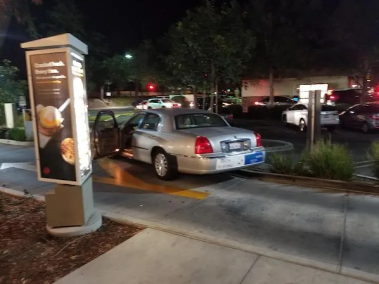 ZA KAOS NA CESTI NE TREBA REKONSTRUKCIJA ROTORA: Dosta je nekoliko ovakvih genijalaca na strate&scaron;kim točkama