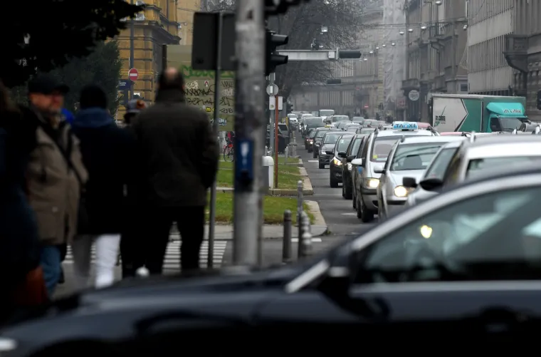 FOTO Počelo je! Velike prometne gužve u centru Zagreba