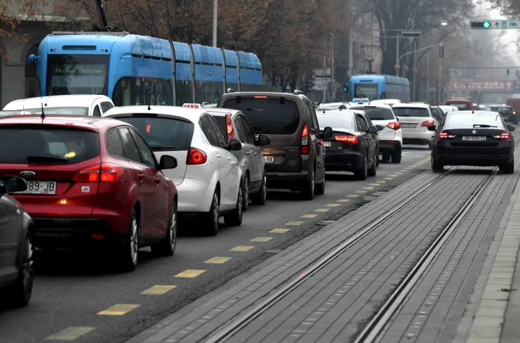 FOTO Počelo je! Velike prometne gužve u centru Zagreba