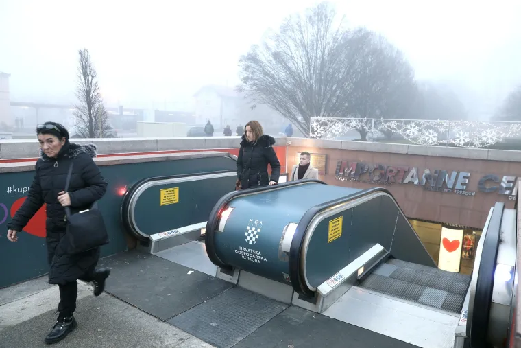 FOTO Pokretne stube Importanne centra konačno u funkciji: Građane dočekalo upozorenje!