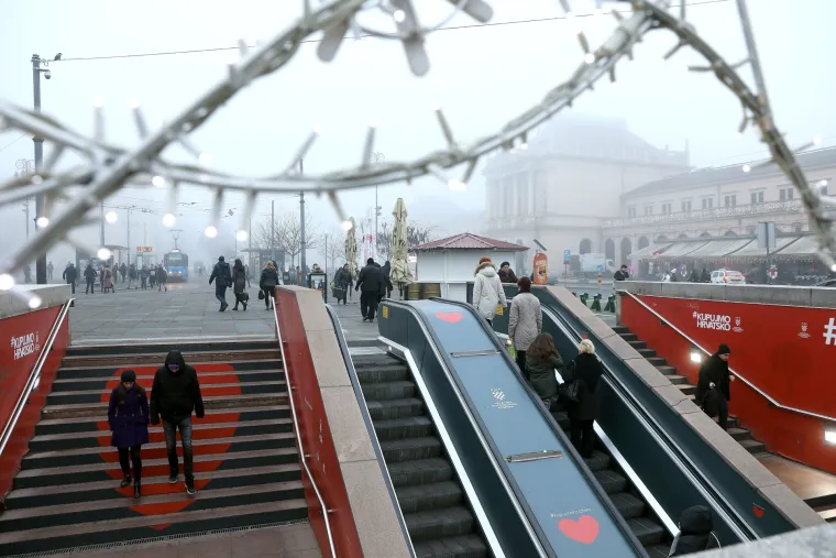 FOTO Pokretne stube Importanne centra konačno u funkciji: Građane dočekalo upozorenje!