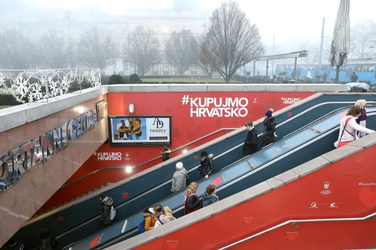 FOTO Pokretne stube Importanne centra konačno u funkciji: Građane dočekalo upozorenje!