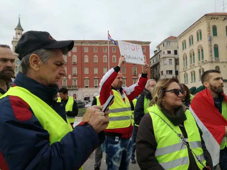 Prosvjed 'žutih prsluka' u Splitu i Puli