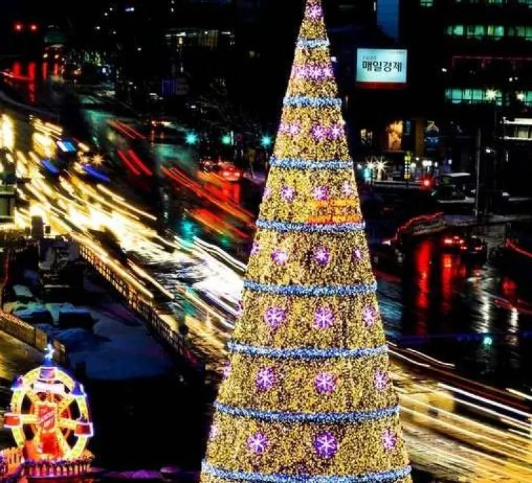 Past ćete na 'dupe' kad vidite 15 najljep&scaron;ih božićnih jelki diljem svijeta!