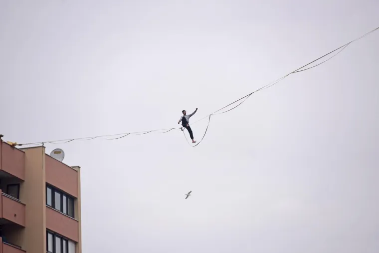 Pulom su pro&scaron;etali neustra&scaron;ivi "nebeski hodači"